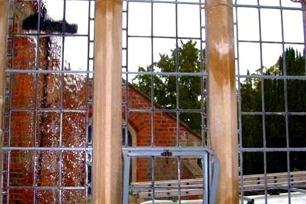  Pole fed window cleaning